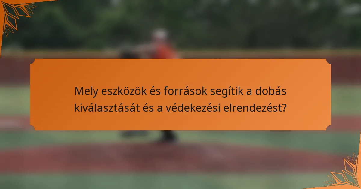 Mely eszközök és források segítik a dobás kiválasztását és a védekezési elrendezést?